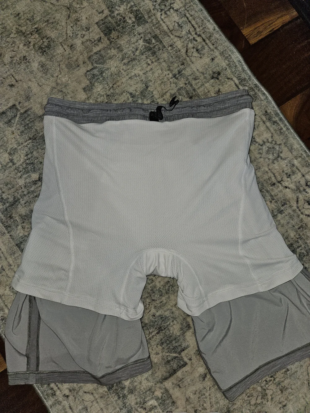 Lululemon Shorts Men's Medium Heathered Gray Athletic 9 Inch Inseam Gym Workout